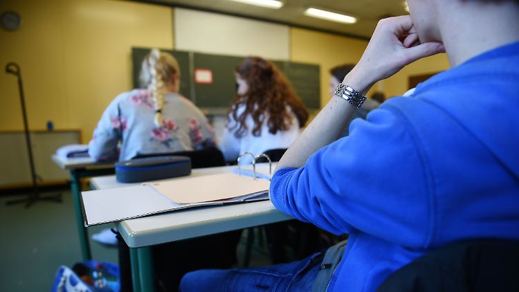 Immer häufiger sind jene, die Bilder oder Videos mit kinderpornografischen Inhalten verschicken, selbst noch minderjährig.