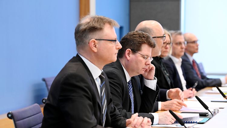 Die Wünsche der Arbeitnehmer werden perspektivisch im Mittelpunkt stehen, sagt Ökonom Kooths. 