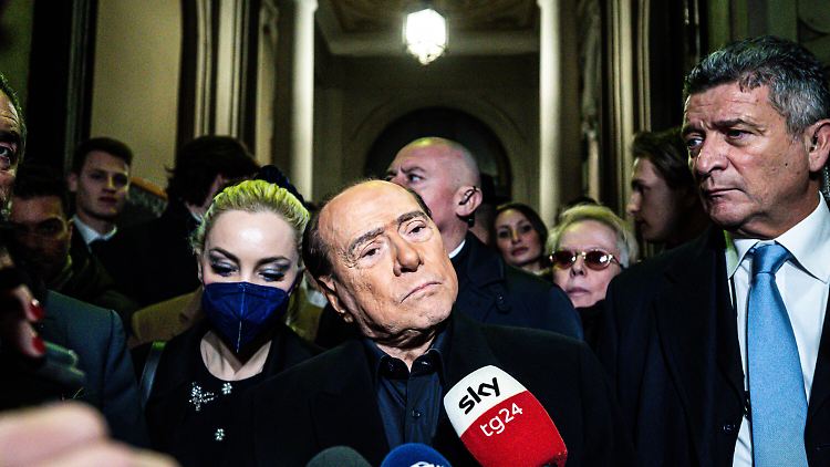Silvio Berlusconi war zwischen 1994 und 2011 dreimal italienischer Ministerpräsident. 
