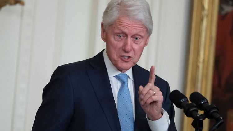 Clinton ist mittlerweile 76 Jahre alt.