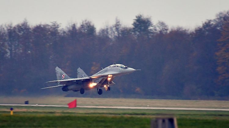Polen verfüge über etwa 30 Flugzeuge sowjetischer Bauart, teilte Präsident Duda mit.