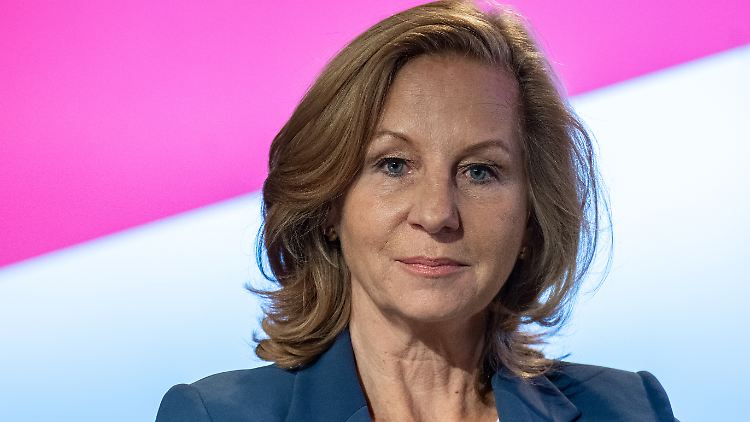 Durch Schlesingers neuen Job reduziert sich ihre beanspruchte Betriebsrente.