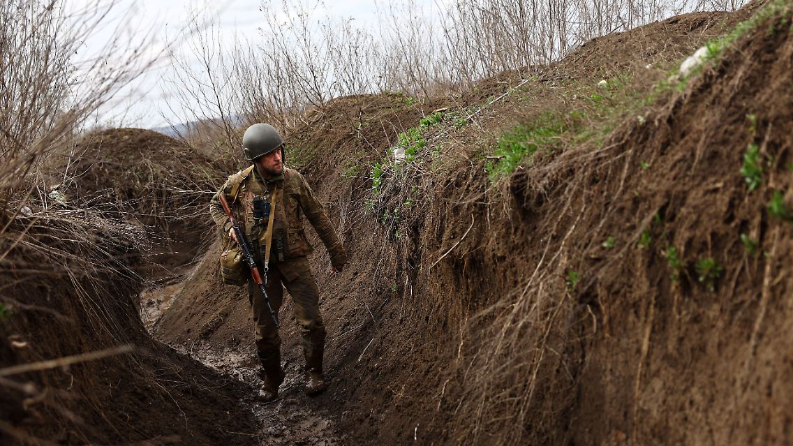 2023-04-04T135445Z_593227134_RC2L70A1Z4Z1_RTRMADP_3_UKRAINE-CRISIS-EAST.JPG