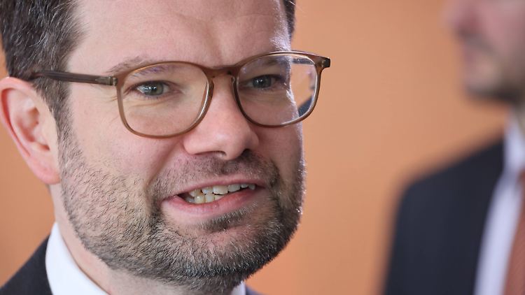 Eine umfassende Vorratsdatenspeicherung führe nicht unbedingt zu besseren Aufklärungsquoten, argumentiert Buschmann.