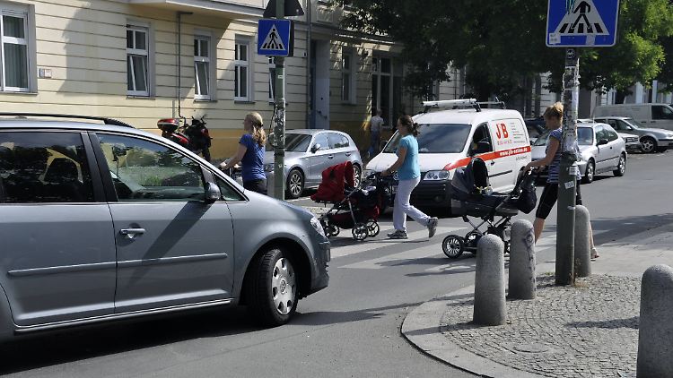 Vor dem Zebrastreifen herrscht Überholverbot.