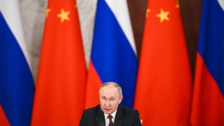 "Russland ist offen für eine Beilegung der Ukraine-Krise mit politisch-diplomatischen Mitteln", behauptete Kremlchef Putin noch vor wenigen Wochen.