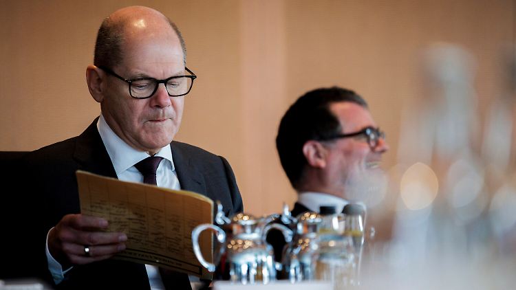 Schmidt (rechts) ist seit Jahren ein enger Wegbegleiter von Olaf Scholz.