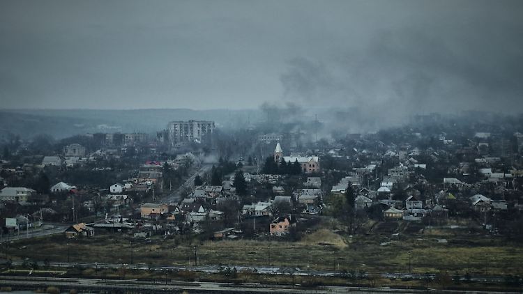 Diese Aufnahme von Ende März zeigt die strategisch wichtige Stadt Bachmut in der Ostukraine.