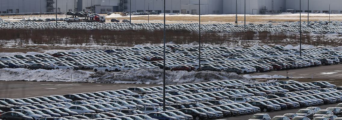 2022-04-05T060106Z_1302529703_RC2VCT9ZRQAZ_RTRMADP_3_UKRAINE-CRISIS-RUSSIA-VOLKSWAGEN.JPG