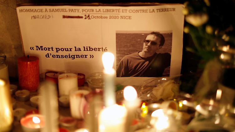 "Auch wenn Abdoullakh Anzorov allein gehandelt hat, ist das Verbrechen das Ergebnis einer Reihe von strafbaren Aktionen", heißt es in der Anklageschrift zweieinhalb Jahre nach Patys Tod. 