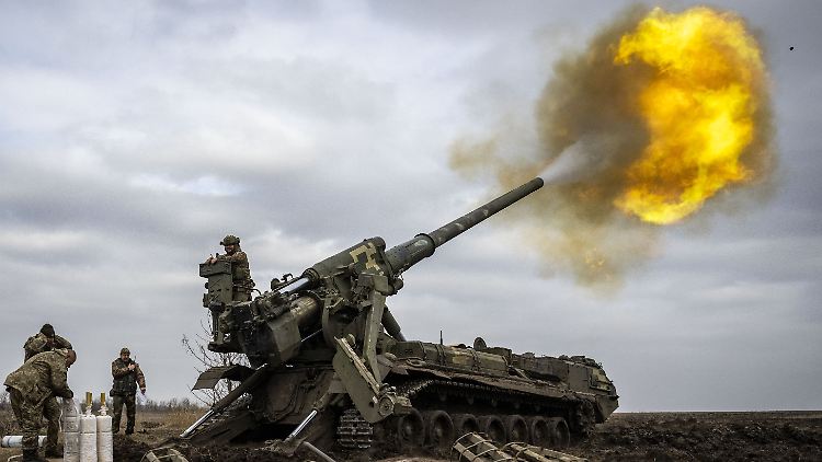 Am Tag verschießen die ukrainischen Truppen etwa 7700 Artillerie-Granaten.