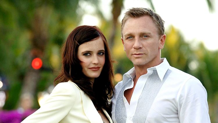 In der Verfilmung von 2006 übernahmen Eva Green und Daniel Craig die Rollen von Vesper Lynd und James Bond.