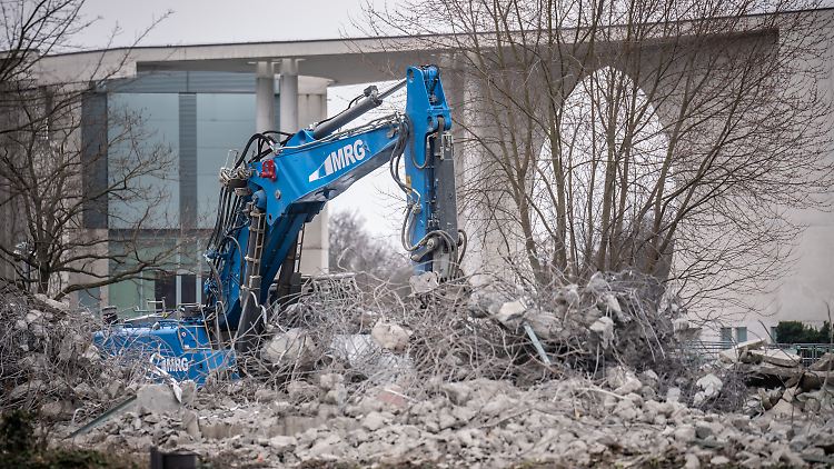 Am Bundeskanzleramt soll ein bogenförmiger Neubau aus Sandstein entstehen.