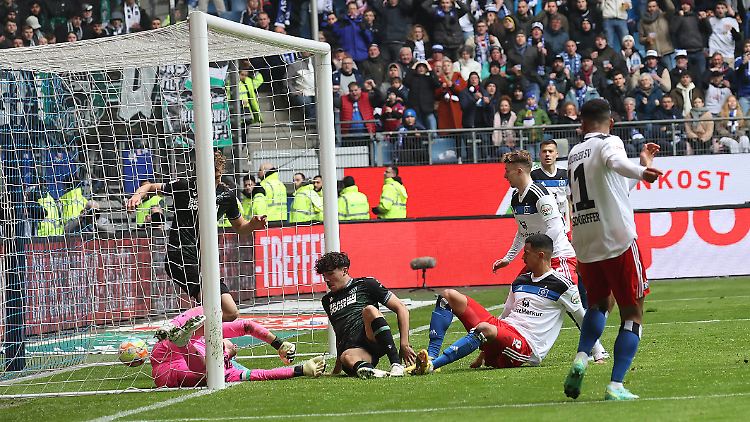 Sechsmal landete der Ball im Tor von Hannover 96.