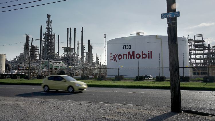 An der Börse ist der Fracking-Spezialist Pioneer derzeit rund 49 Milliarden Dollar wert. ExxonMobil bringt es fast auf das Zehnfache. 