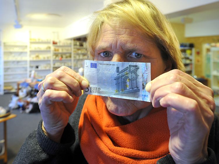 Im "Bunten Kaufhaus" in Oldenburg kaufen Hartz-IV-Empfänger und andere Menschen mit geringem Einkommen ein.