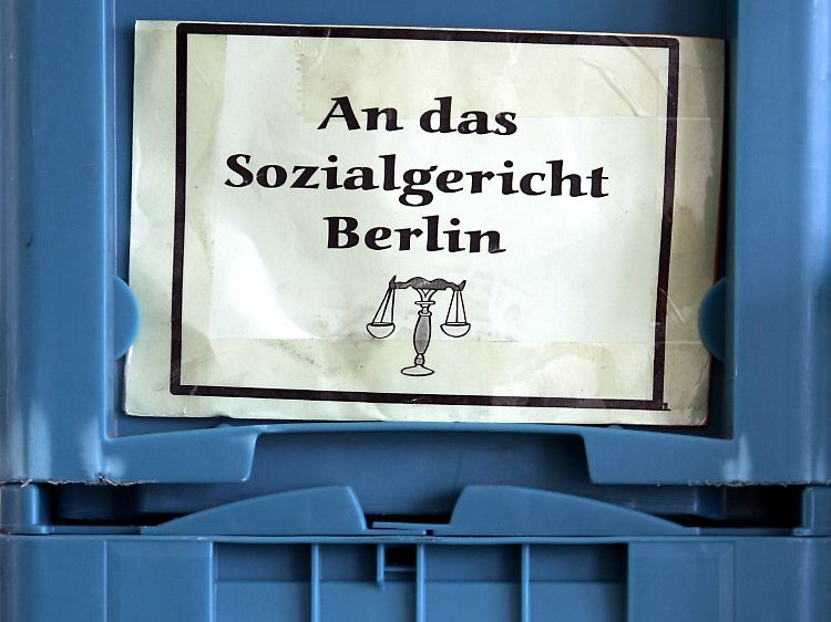 Wegen der Klagewelle gegen Hartz-IV-Bescheide musste die Zahl der Richter erheblich aufgestockt werden.