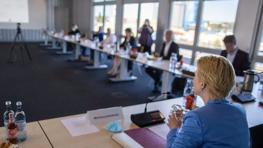 Manuela-Schwesig-SPD-Ministerpraesidentin-von-Mecklenburg-Vorpommern-bei-einer-frueheren-Konferenz-des-Zukunftsbuendnis-MV