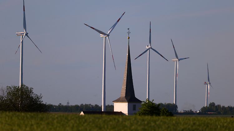 Windkraftanlagen sind klimafreundlich und effizient - in manchen Bundesländern aber trotzdem eher selten anzutreffen.