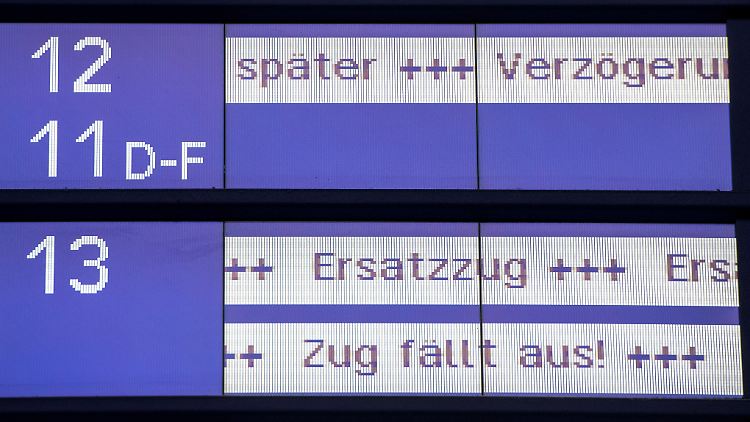Im Fernverkehr der Bahn lag die Pünktlichkeitsquote im vergangenen Jahr bei 65,2 Prozent und damit 10 Prozentpunkte unter dem Vorjahresniveau.