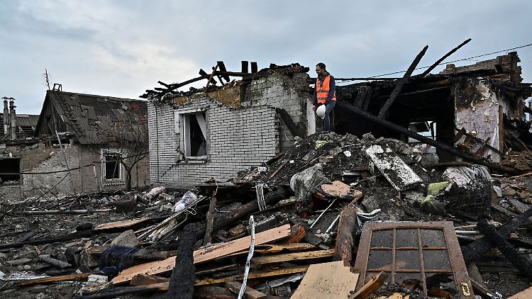 Von dem getroffenen Haus in Saporischschja blieb nicht viel übrig.
