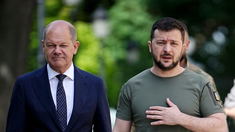 Im vergangenen Juni besuchte Kanzler Scholz den ukrainischen Präsidenten Selenskyj in Kiew.