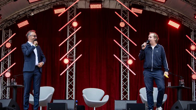 Konkurrenz für ARD-Kommentator Peter Urban: Jan Böhmermann und Olli Schulz.