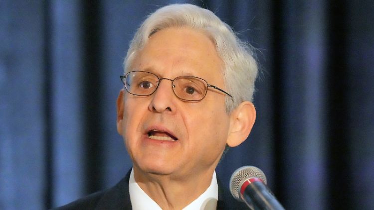 Das US-Justizministerium unter Merrick B. Garland soll aufklären, wer die geheimen Dokumente veröffentlichte.