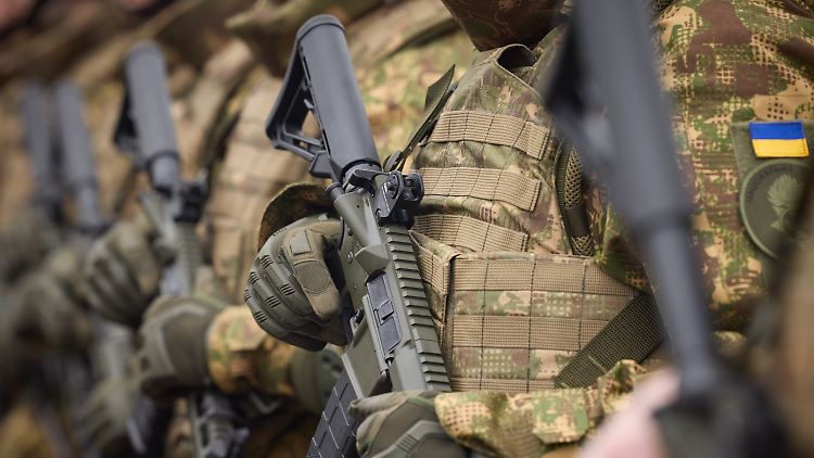Die Ukraine will offenbar Schlupflöcher für Wehrdienstverweigerer schließen. 