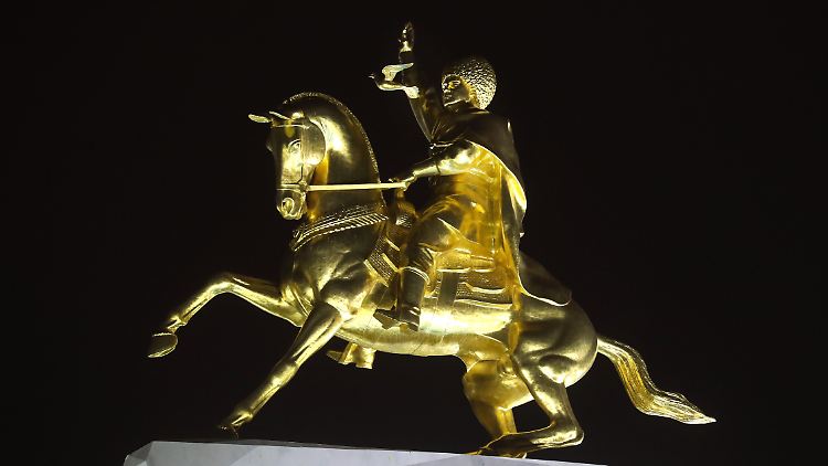 Die Achal-Tekkiner-Pferderasse stammt aus Turkmenistan und ist im Land überall präsent. Hier eine Statue zu Ehren des Ex-Präsidenten Gurbanguly Berdimuhamedow. 
