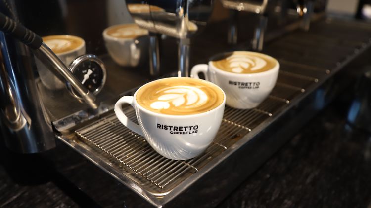 "Frische Zubereitung mit einem Knopfdruck am Vollautomaten, das liegt aktuell im Trend", sagt Holger Preibisch, Hauptgeschäftsführer beim Deutschen Kaffeeverband.