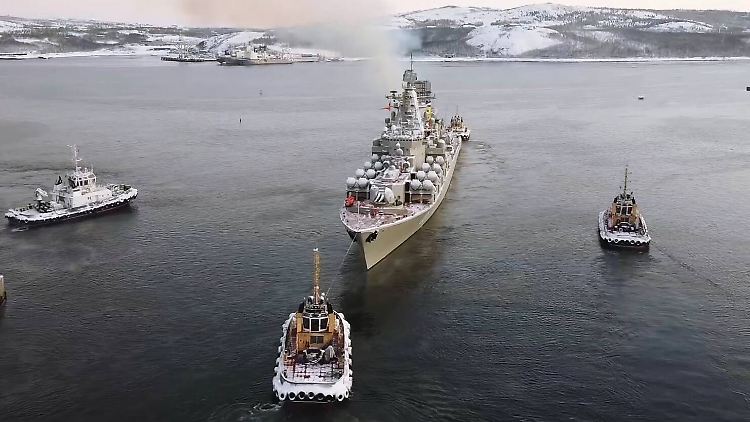 Nicht nur mit Schiffen probt Russland den Ernstfall in der Arktis. Die Aufnahme stammt aus dem Jahr 2022.