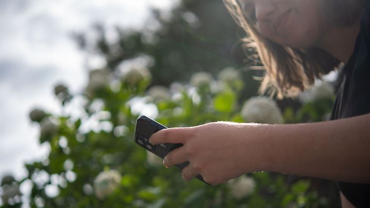 Kontakte sind schnell geknüpft, wer aber über das Online-Dating eine ernsthafte und stabile Beziehung sucht, sollte mit ein bis drei Jahren rechnen.