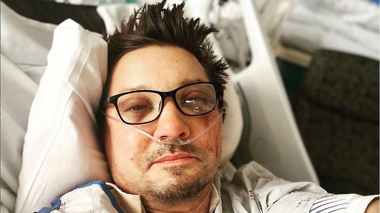 Nach seinem Unfall mussten rund 35 seiner Knochen wieder zusammenwachsen: Jeremy Renner. 