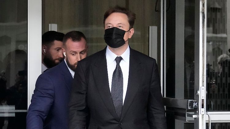 Elon Musk bei einem Gerichtstermin im Februar: Die nächste Klage gegen Twitter ist bereits in den Startlöchern.
