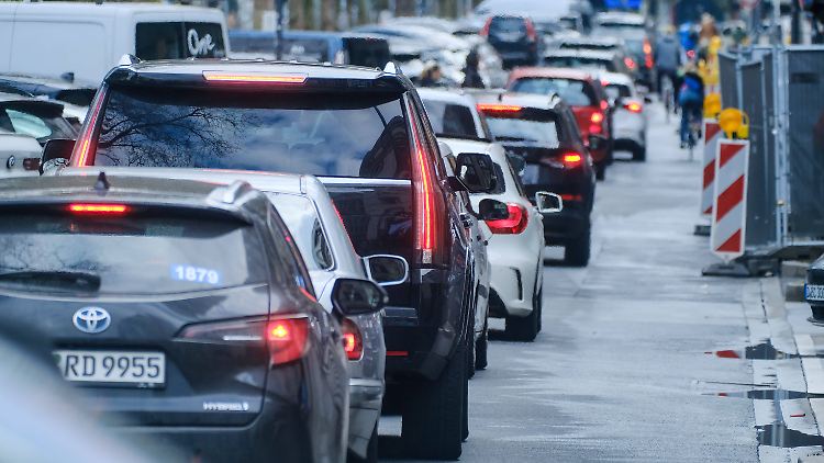 Feinstaub entsteht auch durch Verbrennungsmotoren und Reifenabrieb.