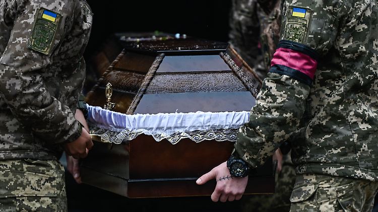 Beisetzung eines ukrainischen Soldaten in Lwiw.