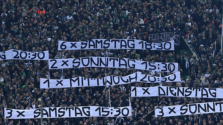 Die Fans von Borussia Mönchengladbach teilten den Zwischenstand in der Terminierungs-Tabelle am 15. Spieltag auf Spruchbändern mit.