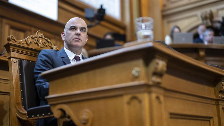 Nichts gelernt: Der Schweizer Präsident Alain Berset auf der Sondersitzung des Parlaments in Bern.