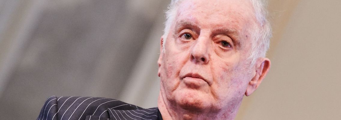 Dirigent Daniel Barenboim bei einer Pressekonferenz in der Staatsoper.