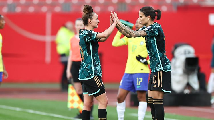 Dzsenifer Marozsan (rechts) beendete den DFB-Teil ihrer großen Karriere mit einer Niederlage.
