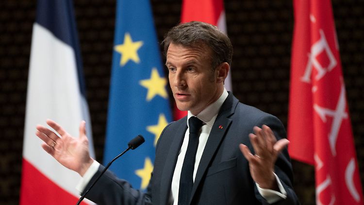 Stein des Anstoßes ist ein am Sonntag veröffentlichtes Interview, das Macron auf dem Rückflug von seinem Staatsbesuch in China gab. 