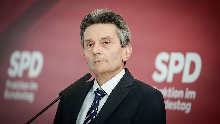 Europa dürfe im Konflikt zwischen China und Taiwan nicht zur Partei werden, sagte Mützenich. 