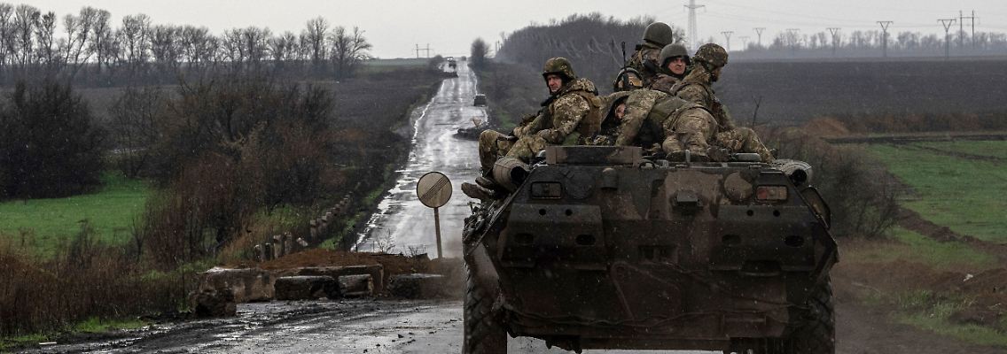 Inwiefern die Spezialkräfte im Austausch mit ukrainischen Soldaten stehen, wo sie stationiert sind und was genau sie in der Ukraine tun, geht aus den Dokumenten offenbar nicht hervor.