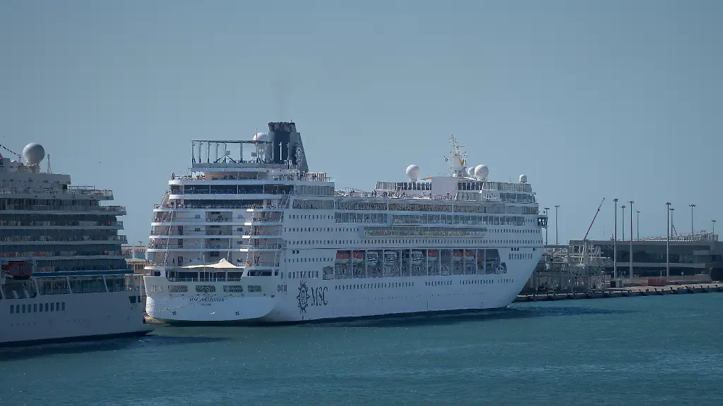 Das-Kreuzfahrtschiff-MSC-Armonia-liegt-im-Hafen-von-Barcelona-An-Bord-des-Schiffs-der-Reederei-MSC-sind-69-Bolivianer-deren-Schengen-Visa-gefaelscht-seien