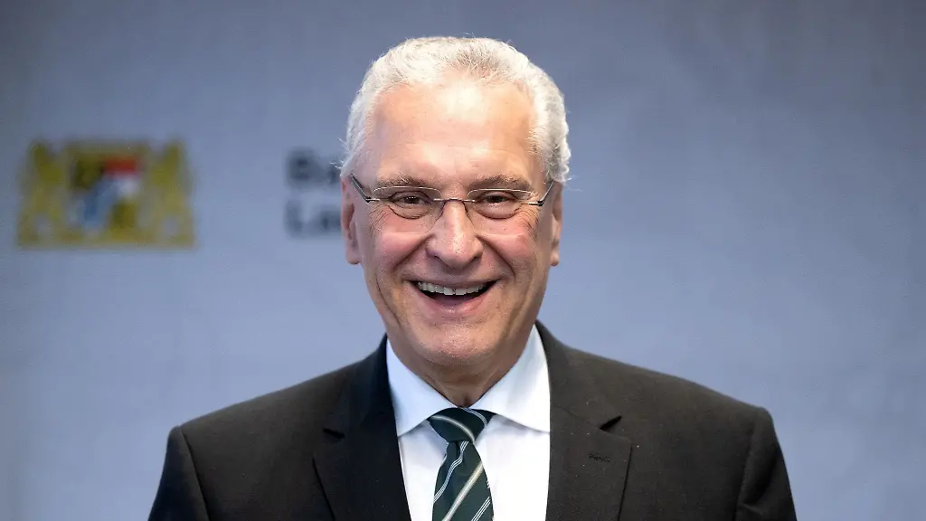 Joachim-Herrmann-CSU-Innenminister-von-Bayern-aufgenommen-bei-einem-Interview-mit-der-Deutschen-Presse-Agentur