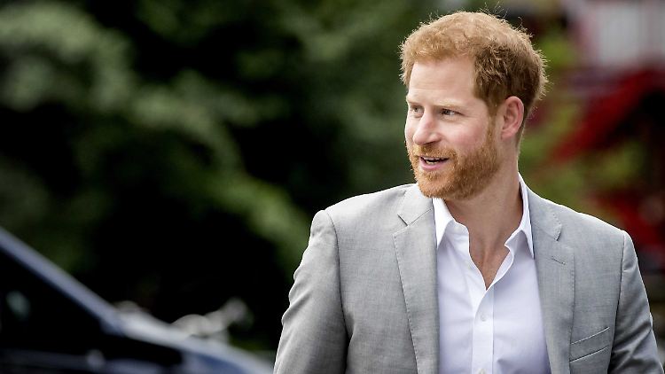 Will oder darf er nur allein kommen? Prinz Harry.