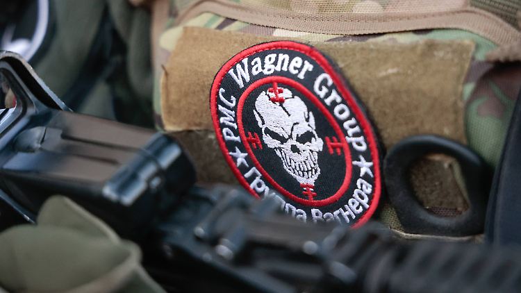 Das Wagner-Emblem ist in dem Video nicht zu sehen. Der frühere Söldner erkennt in dem Video unter anderem "charakteristische Rufzeichen".