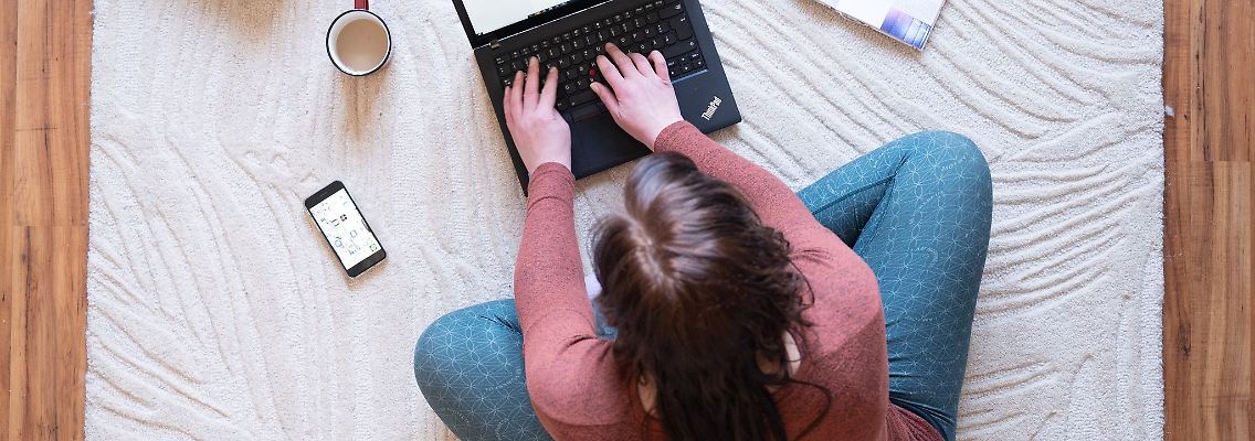 Die auf dem Arbeitsmarkt immer präsenter werdende "GenZ" wünscht sich häufig die Möglichkeit zum Homeoffice und zu sogenannten Workation-Optionen - eine Kombination aus Arbeit und Urlaub.