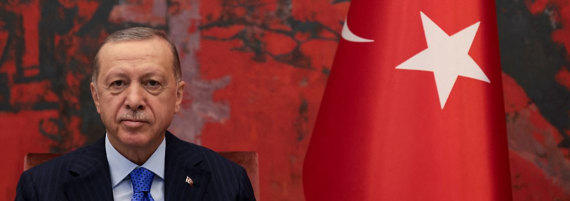 2022-09-07T094921Z_1171215716_RC29CW98VWC1_RTRMADP_3_SERBIA-TURKEY-ERDOGAN.JPG